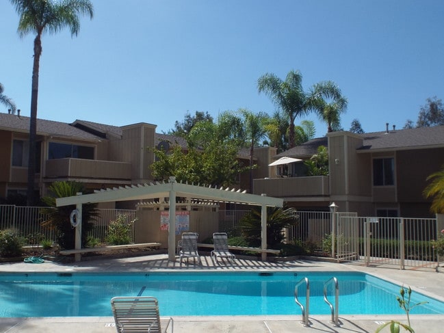 Aloma Apartments