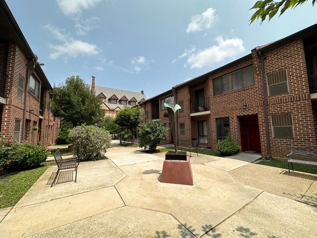 Photo - Court Commons