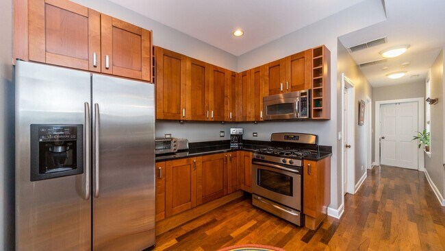 Photo - 561 W Briar Pl Unit 206