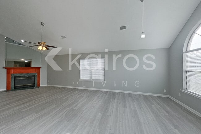Photo - 2102 Spring Hill Cir