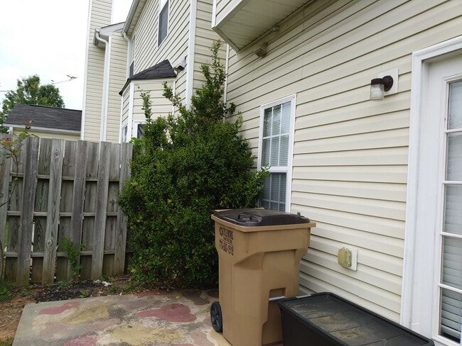 Photo - 132 Benfield Cir SE