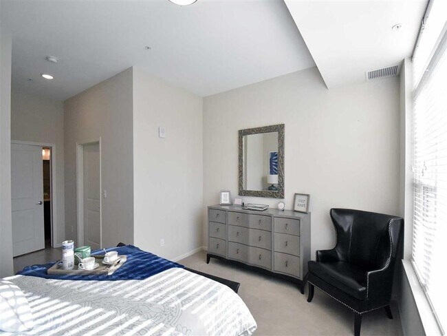 Oaks of Shorewood Apartments