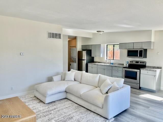 453 W University Dr