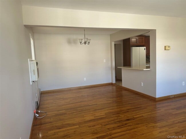 8 Miriam St