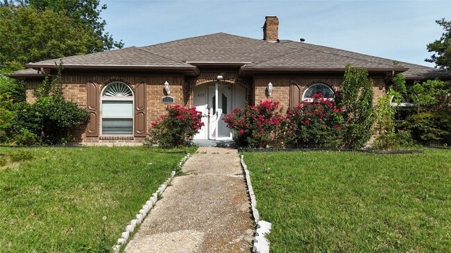 Building Photo - 613 Palomar Ln