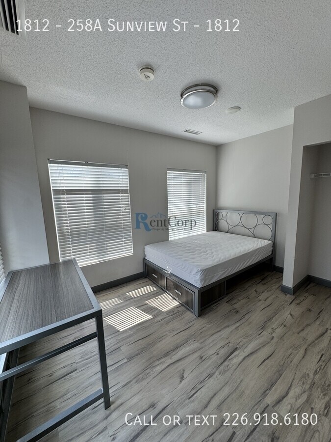 Photo - 258A-258A Sunview St