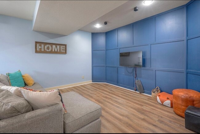 Building Photo - 10111 N Tullis Dr Rental