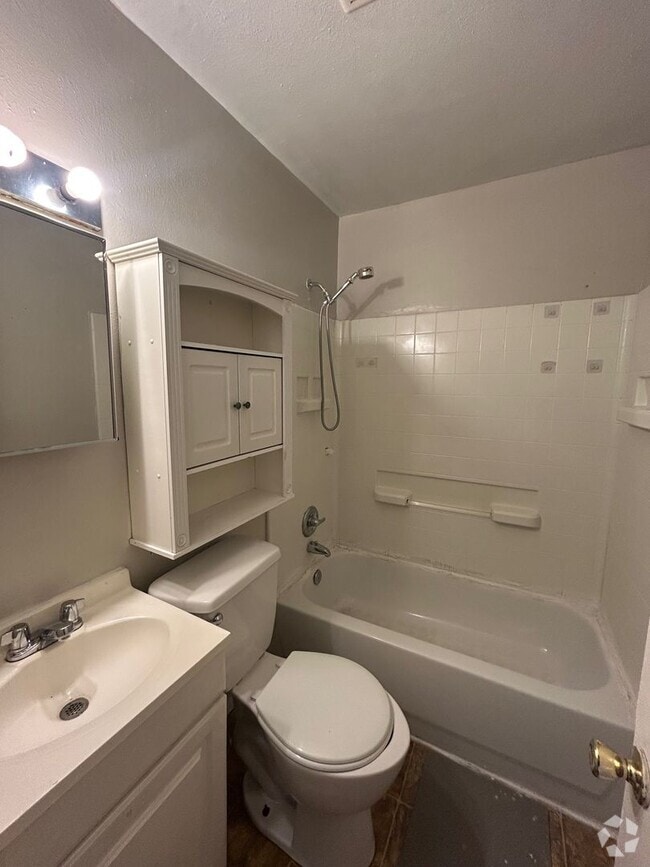 Building Photo - Central Waco Home