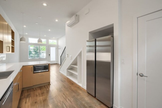 Photo - Stunning 2bed/2bath Townhome in Convenient Seattle Location!