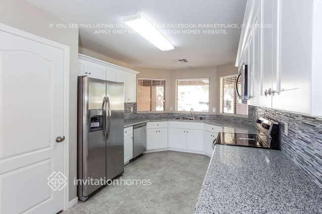 Photo - 883 E Lovegrass Dr