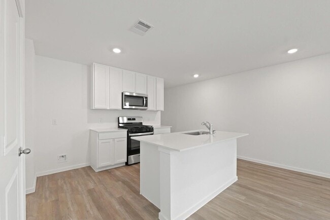 Photo - 40847 Hawthorne Glades St