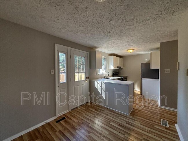 Photo - 8 McDonald Chapel Ct