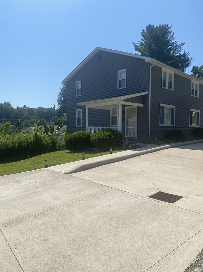 Building Photo - 644 Mohican Ave Rental