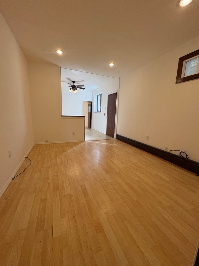Sala de estar - 1711 S 13th St Unidad #1