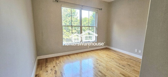 Building Photo - 384 Ralph McGill Blvd NE Unit 205 Rental