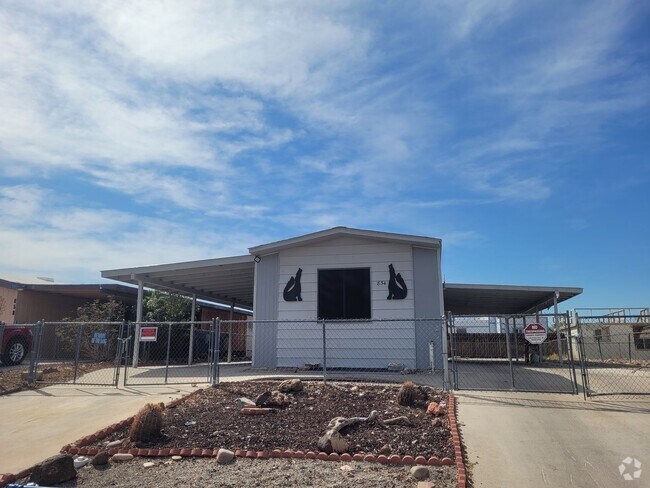 Building Photo - Cozy 2-Bedroom Home with RV Parking Near t...