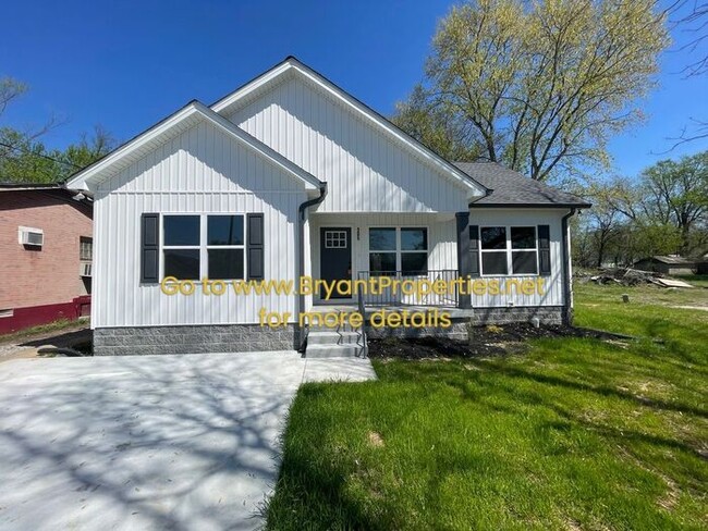 Building Photo - 105 20th Ave W - Spriningfield, TN 37172