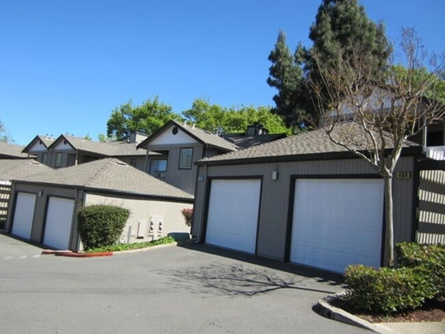 Building Photo - 2x2 Unit 1031 Chadwick Cir Rental