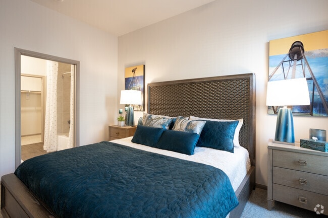 2BR, 2BA - 1022SF