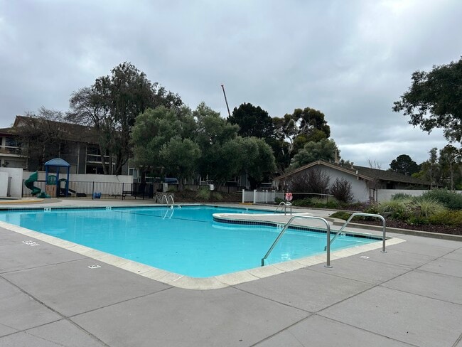 520 Fathom Dr Unidad Apartment