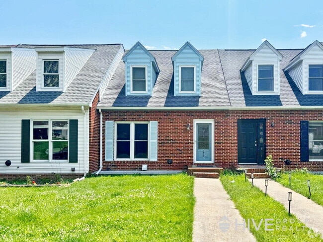 Building Photo - 3-Bedroom, 2.5-Bath Townhouse with Finishe...