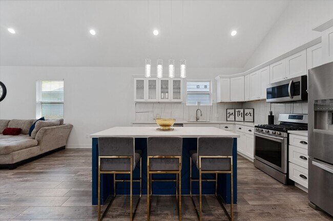 Photo - 4547 Newberry St