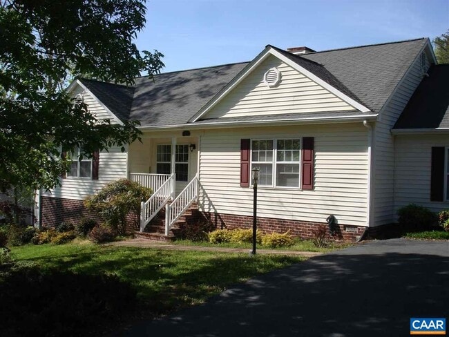 Building Photo - 136 Goldenrod Ct