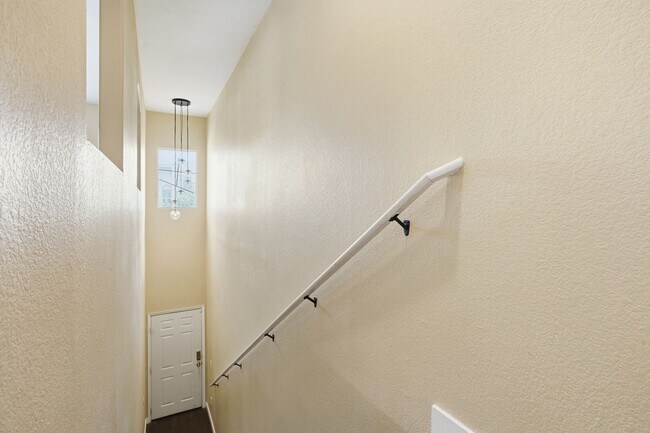 Photo - Americana Property Mgmt - Luxury condo 1b - 1b near Summerlin