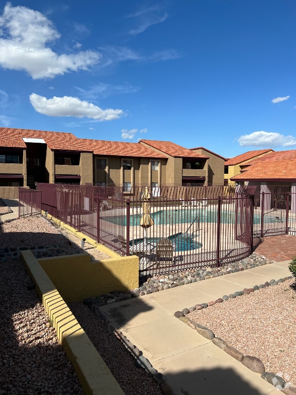 Building Photo - 2194 N Pantano Rd Rental