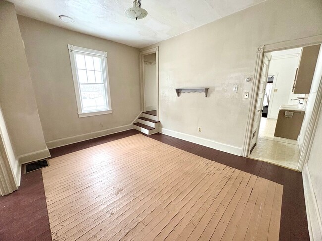 Photo - 3 Bedroom 1.5 Bathroom in Elizabethtown!