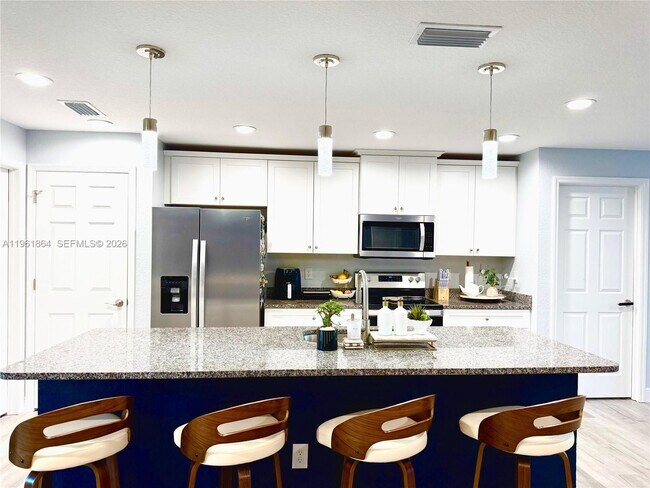 Photo - 274 Tindal St