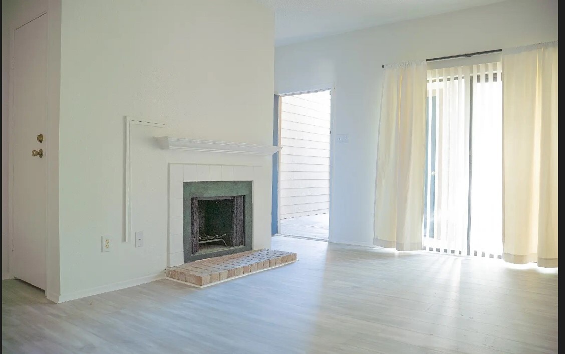 Photo - 7031 N Holiday Dr