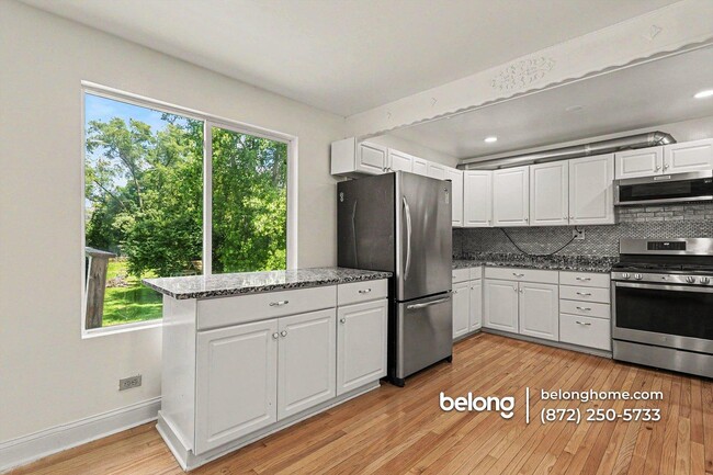 Photo - 21W546 Bemis Rd