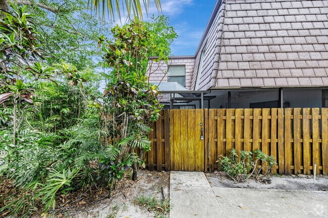 Building Photo - 7506 Courtyard Run E Rental
