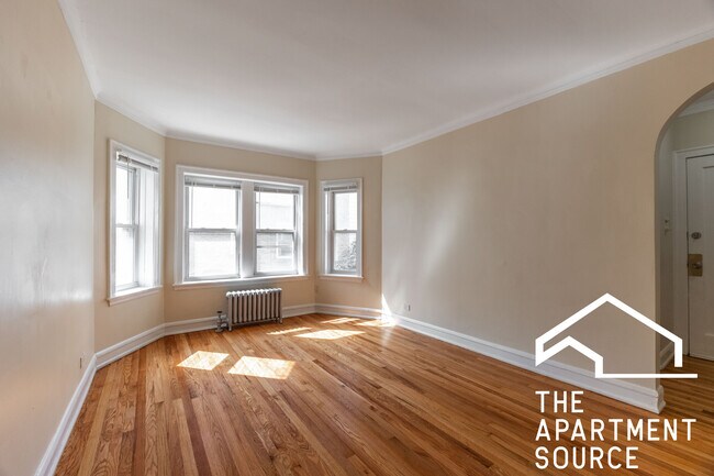 Building Photo - 6214 N Mozart St Unit 2E Rental