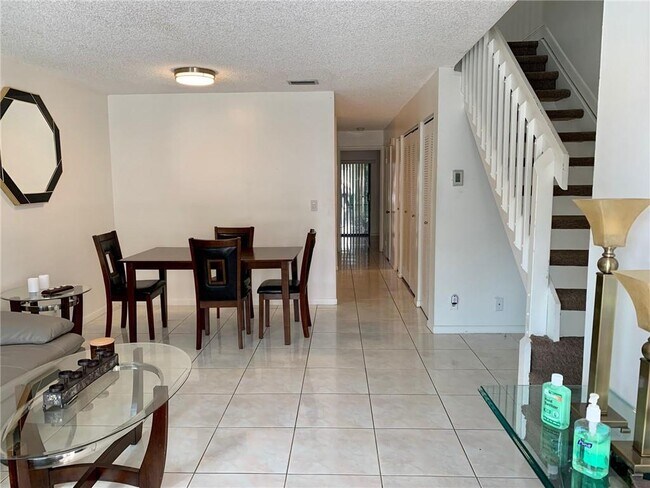 Photo - 9845 Riverside Dr