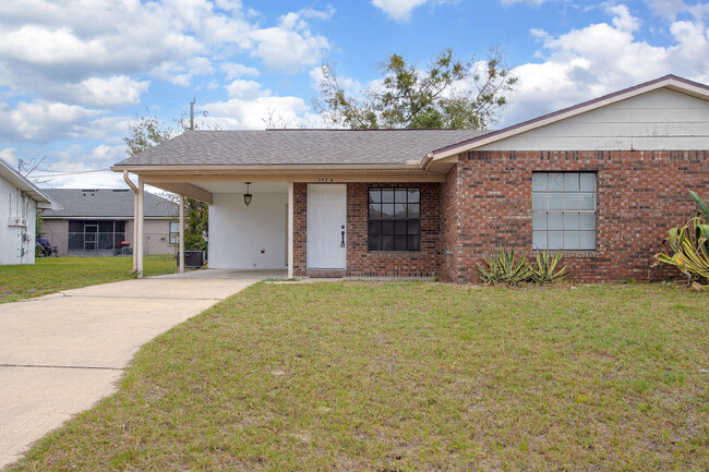 2/2 half duplex in Deltona, $1,500/month! - 2/2 half duplex in Deltona, $1,500/month! Casa