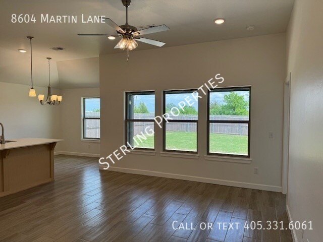 Photo - 8604 Martin Ln