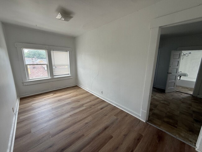 Photo - 2 bedroom, 1 bathroom Apartment! JULY 2026! Unit Apt #09