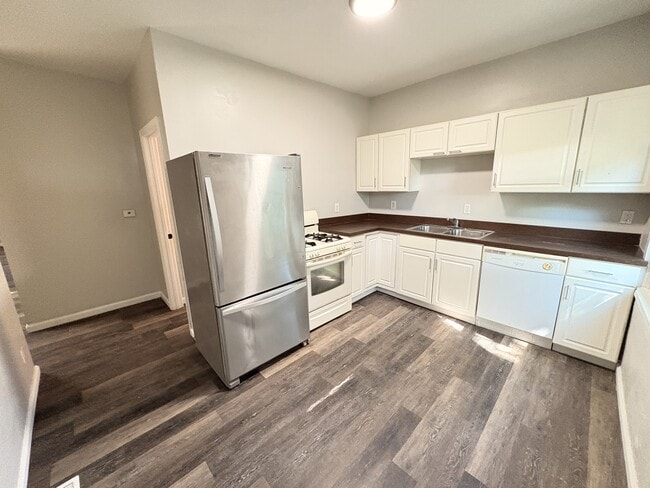 Photo - 2000 Kraft St