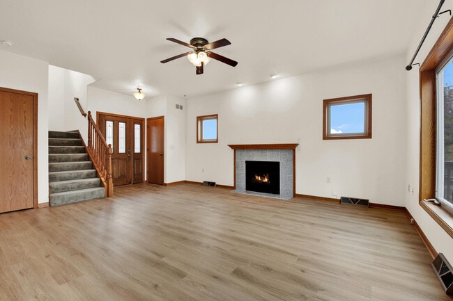 Photo - 407 Century Oak Dr