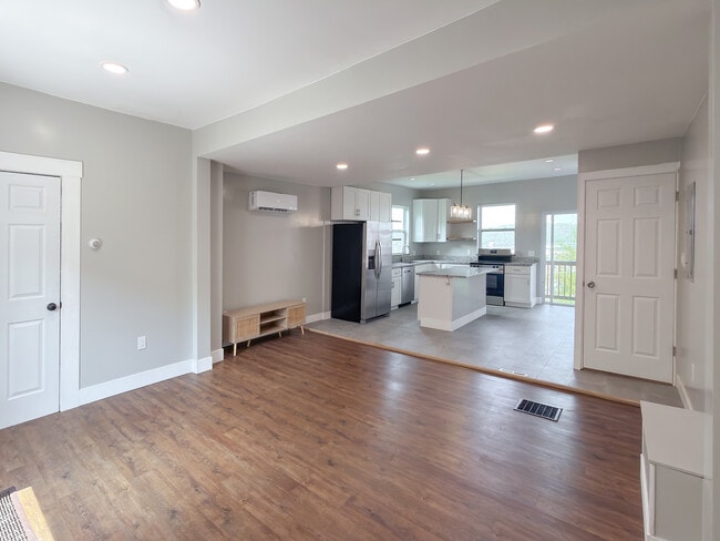 Photo - 49 Holt St