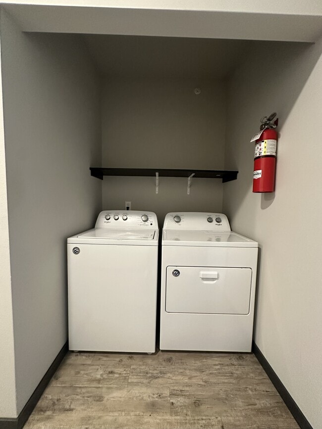 Photo - 950 Commercial St