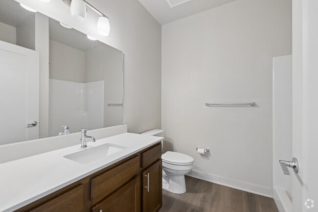 4 habitaciones, 2 baños - 1442 pies cuadrados - Segundo baño