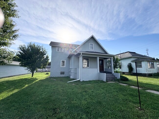 Photo - 108 N Main St