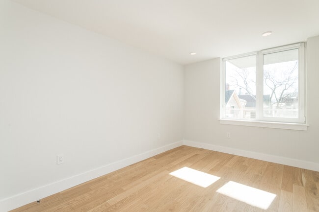 Photo - 333 Harvard St Unit 7