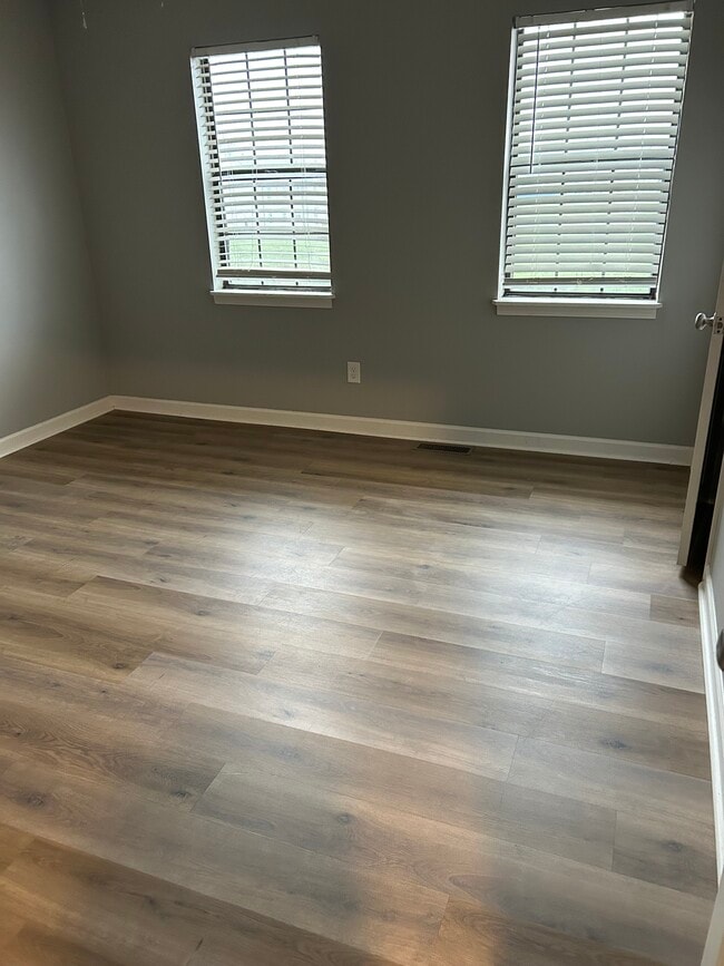 Photo - 120 Creekwood Ave