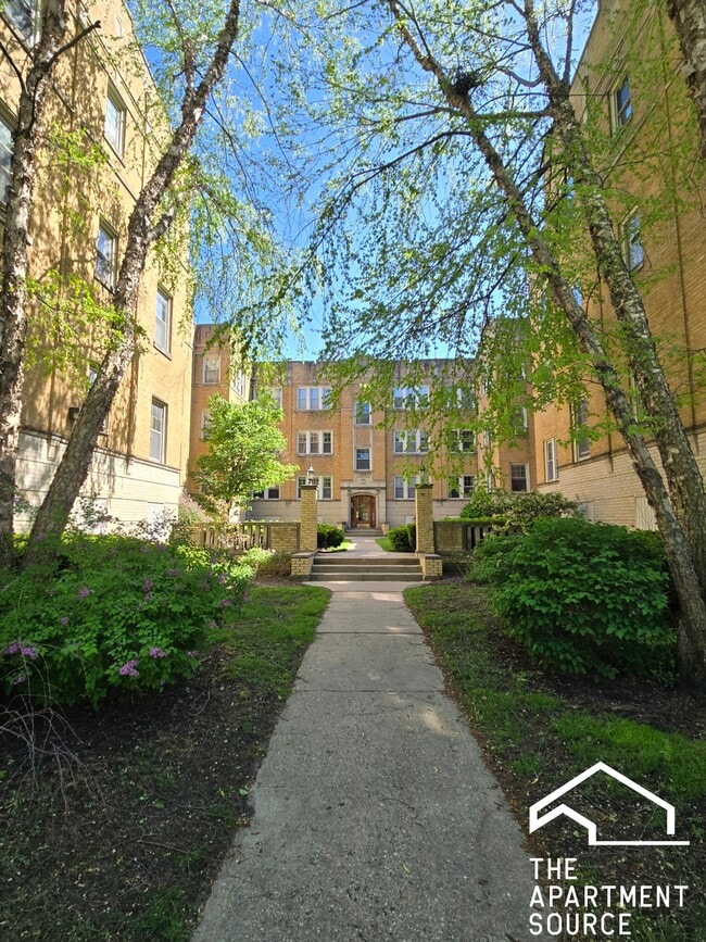Building Photo - 908 Reba Pl