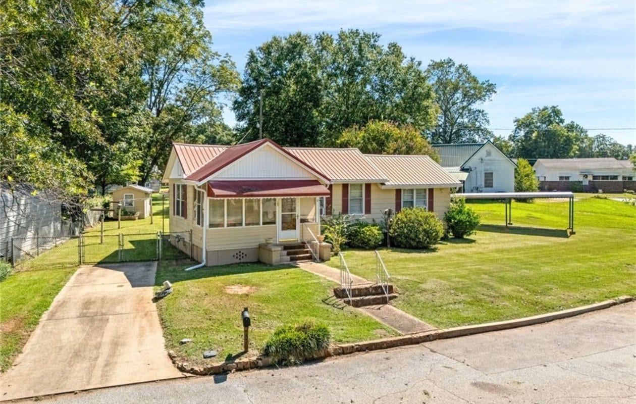 Photo - 107 Maple St