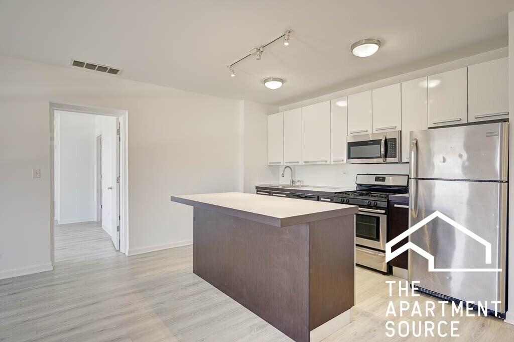Photo - 1544 W Glenlake Ave
